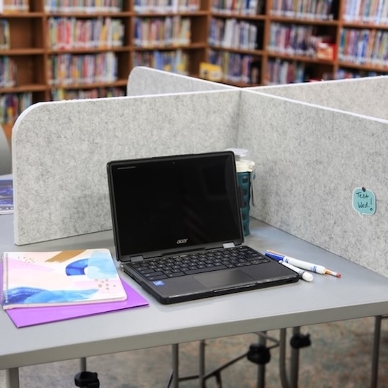 This cubicle uses X-fit to make partition in one table