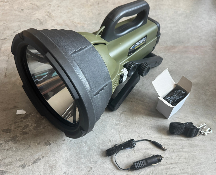 Cyclops C18Mil Colossus 18 Milion Candlepower White Halogen Green/Black Rub DEMO/USED