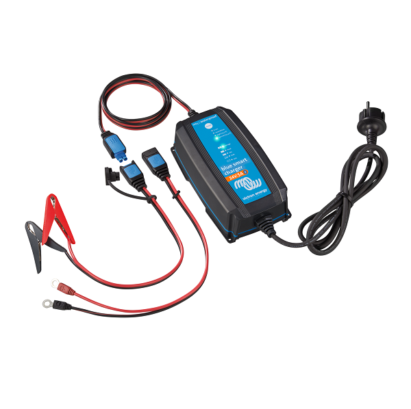 BPC240531034R  Blue Smart IP65 Charger 24/5(1) 230V CEE 7/16 Retail Victron Energy