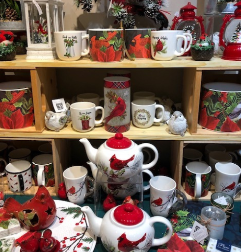 It's a cardinal Christmas