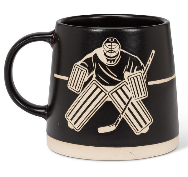 WIDE BASE MUG WITH HOCKEY PLAYERS 27ARTISAN130(27ARTISAN130)