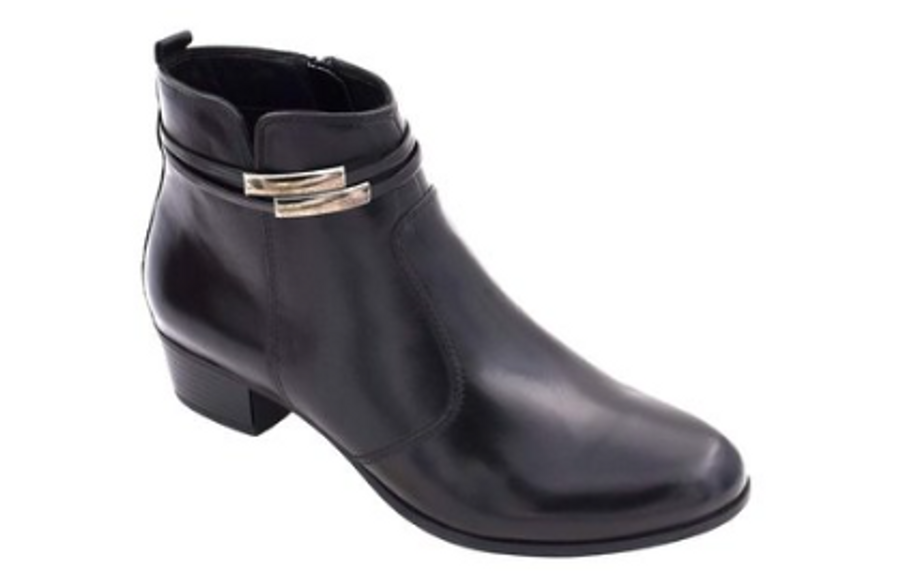 ESSENCE SHORT BOOT CORD DETAIL