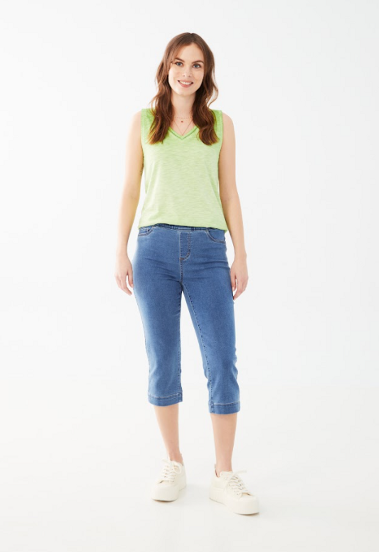 711 KNIT DENIM PULL ON CAPRI 2873711