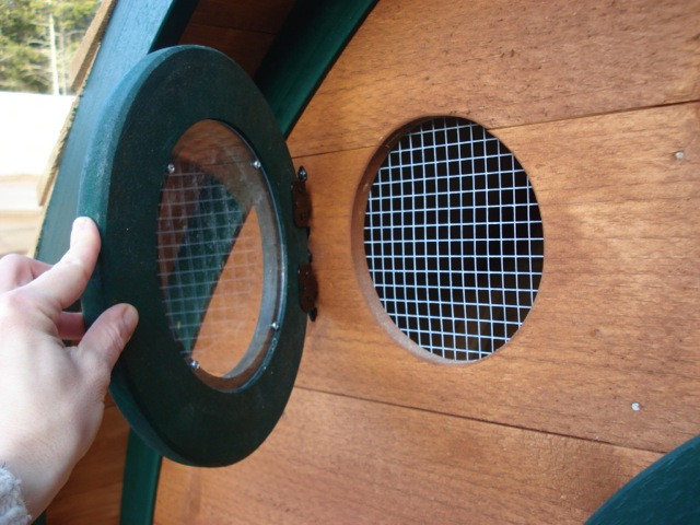 Wooden Hobbit Hole Chicken Coop and Duck House For 3 to 8 Birds