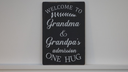 Grandma & Grandpa Hug Flat Sign (Aged)