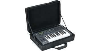 SKB Cases 1SKB-SC1913 - 19" x 13" x 3" Controller Soft Case SKB Cases 1SKB-SC1913 - 19" x 13" x 3" Controller Soft Case