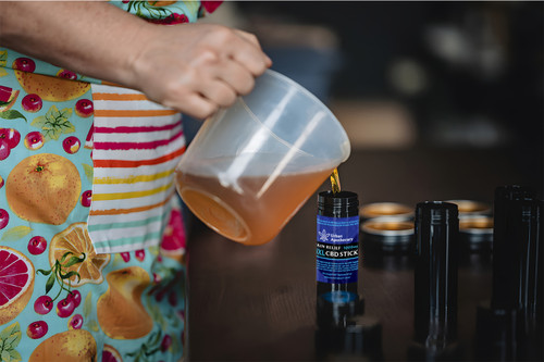 Formulated with traditional Chinese liniment and herbs. Loved by athletes and physical therapists for severe pain relief.