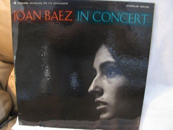 Joan Baez in Concert Accompanying Herself on the Guitar [Vinyl] Joan Baez