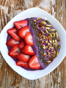 This Protein-Packed Smoothie Bowl Is Lower in Carbs, but It's High in Vibrant Berry Flavor