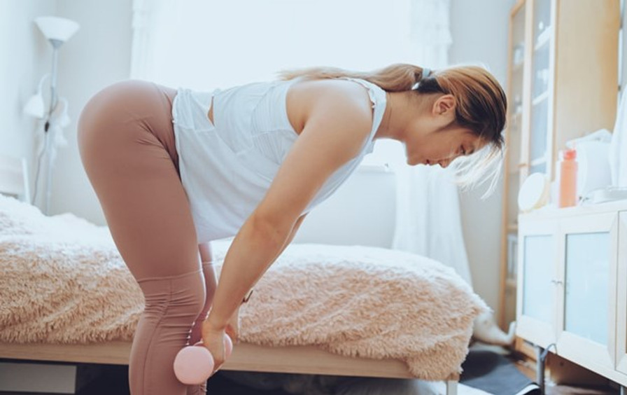 Sculpt Your Arms, Back, Butt, and Legs With This 30-Minute Beginner Total-Body Workout Sculpt Your Arms, Back, Butt, and Legs With This 30-Minute Beginner Total-Body Workout