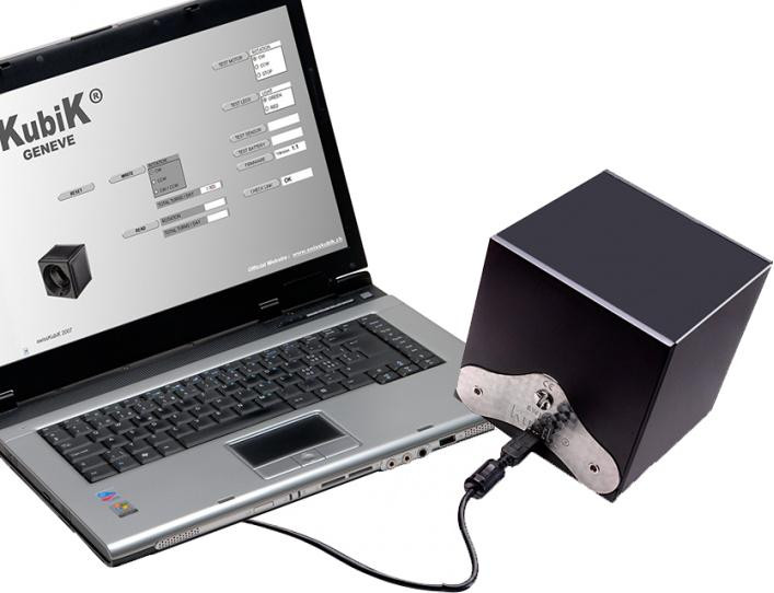 SwissKubik Masterbox Watch Winder in Green Leather with White Stitching