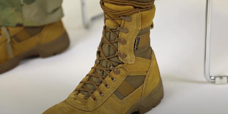 How To Blouse Your Military Boots Step 01