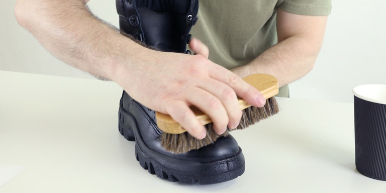 How To Polish Military Tactical Boots Step 01