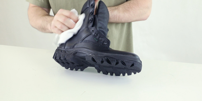 How To Polish Military Tactical Boots Step 03