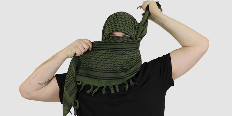 How To Tie A Shemagh Step 04
