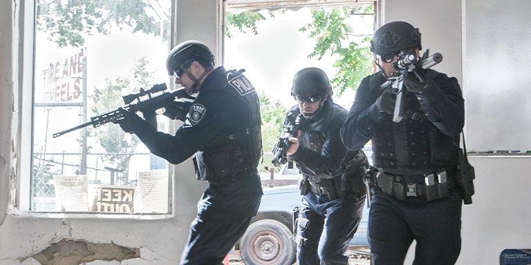 Officers Guide To Planning Coordinating And Executing Drug Raids