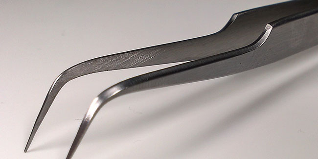 Tweezers
