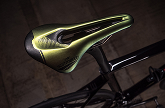 Gold Saddle for Road Racing | Shortfit 2.0 Racing Iridescent