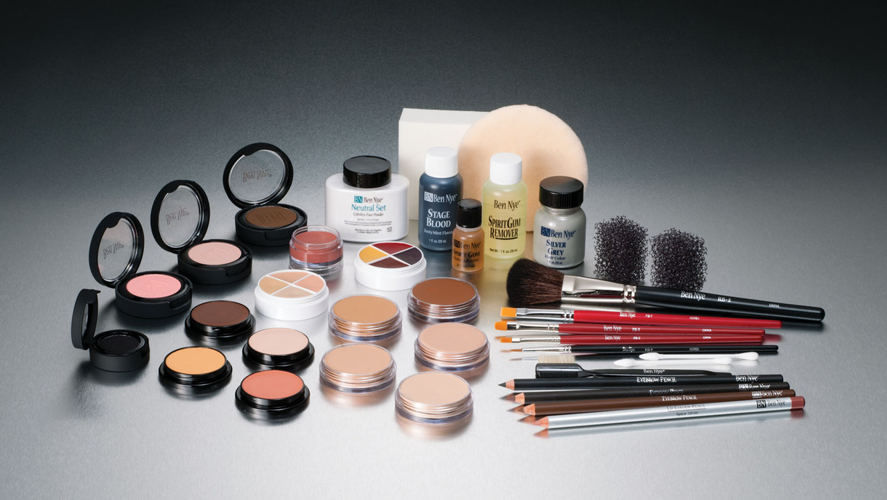 Ben Nye Theatrical Pro Makeup Kit, Light-Medium