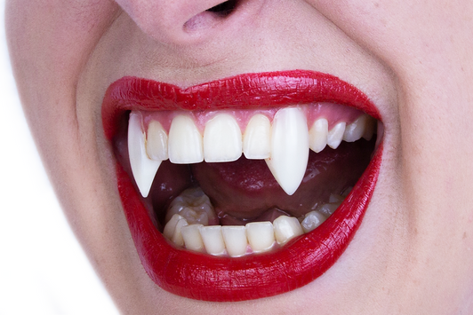 Scarecrow Deluxe Fangs
