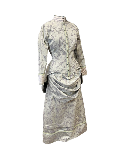 Arms and the Man Costume Plot