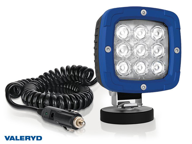 LED Arbeitsscheinwerfer alu 2800 Lm, 12/24V Kabel 3m Stecker für Zigarettenanzünder. Magnet-Befest.