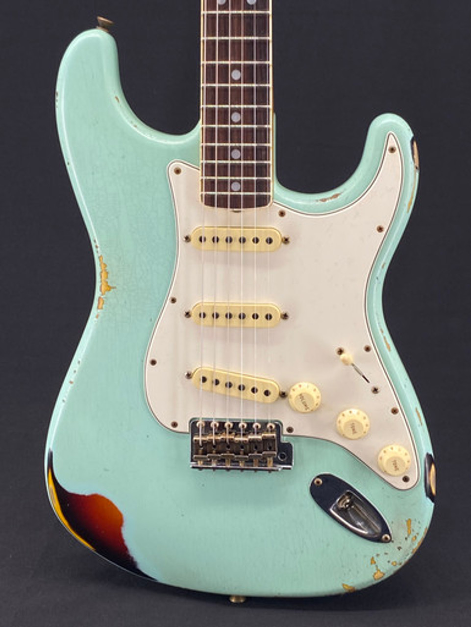 Fender Custom Shop Limited Edition 1967 Strat Heavy Relic in Aged Surf  Green over 3-Tone Sunburst