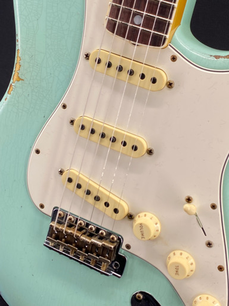 Fender Custom Shop Limited Edition 1967 Strat Heavy Relic in Aged Surf Green over 3-Tone Sunburst