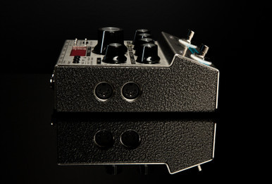 Suhr Discovery アナログディレイ ギターエフェクター Discovery | Suhr.com