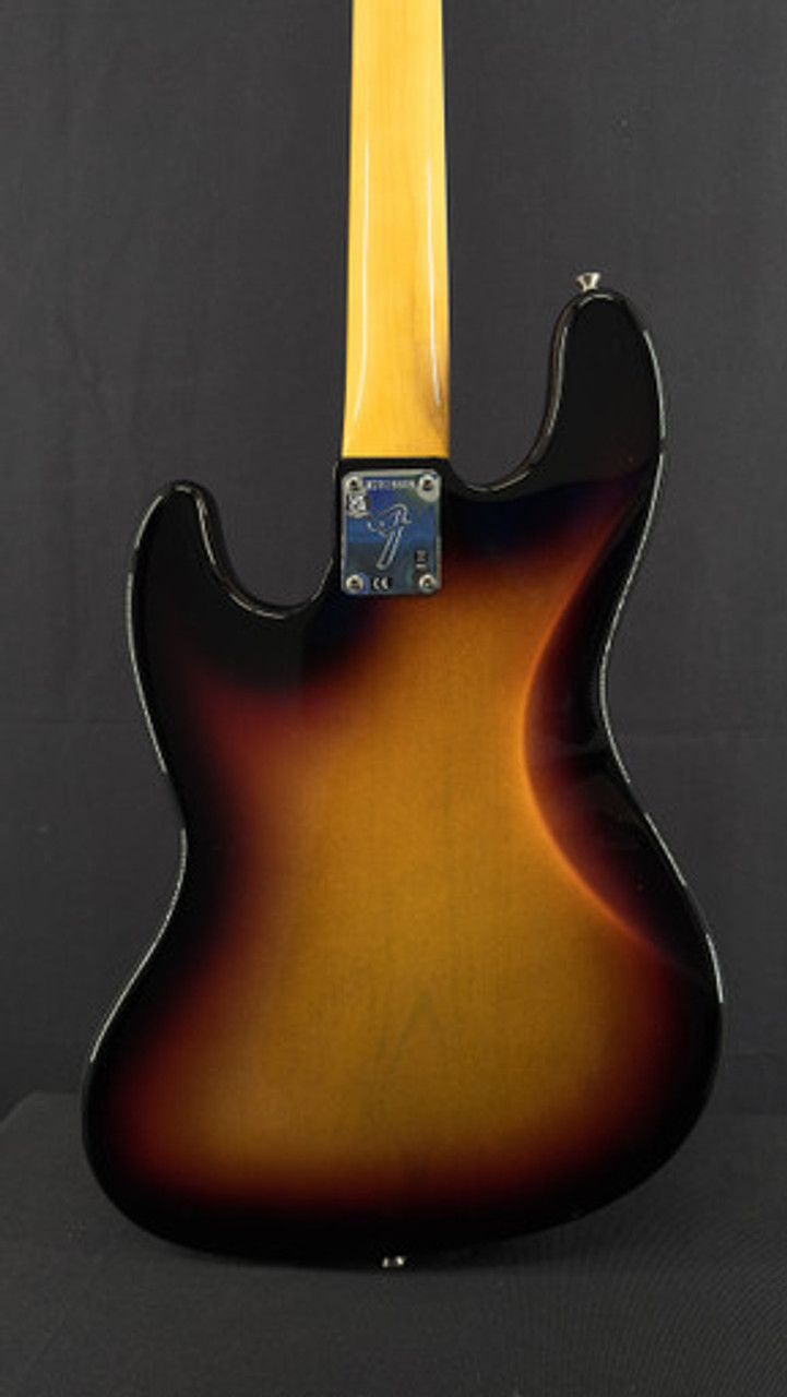 Fender American Vintage II 1966 Jazz Bass with Rosewood Fingerboard in 3-Tone Sunburst