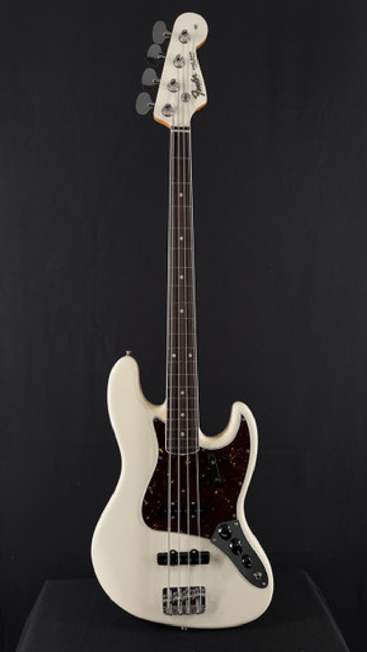 Fender American Vintage II 1966 Jazz Bass with Rosewood Fingerboard in Olympic White