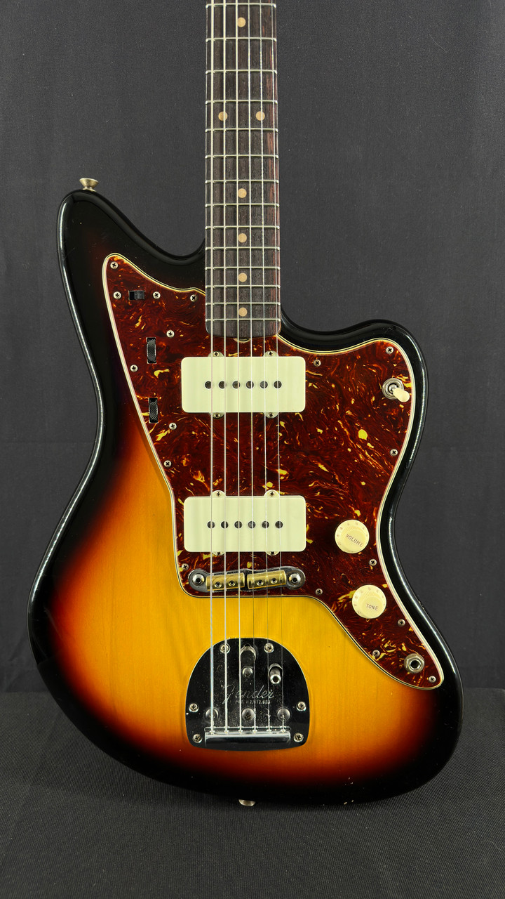 Fender Custom Shop Journeyman Relic '62 Jazzmaster in Aged 3-Color Sunburst