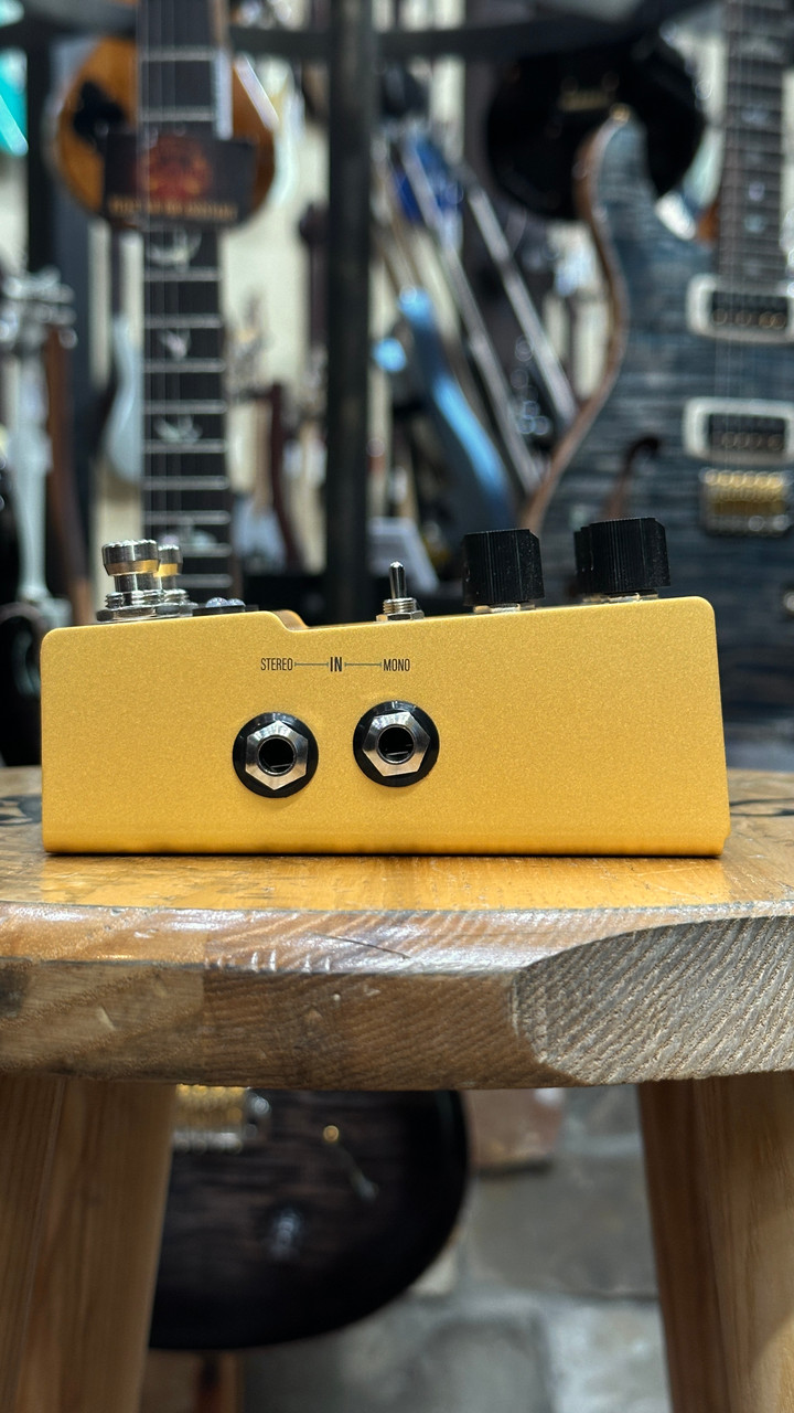 Demo Walrus Audio MAKO Series ACS1 Amp + Cab Simulator