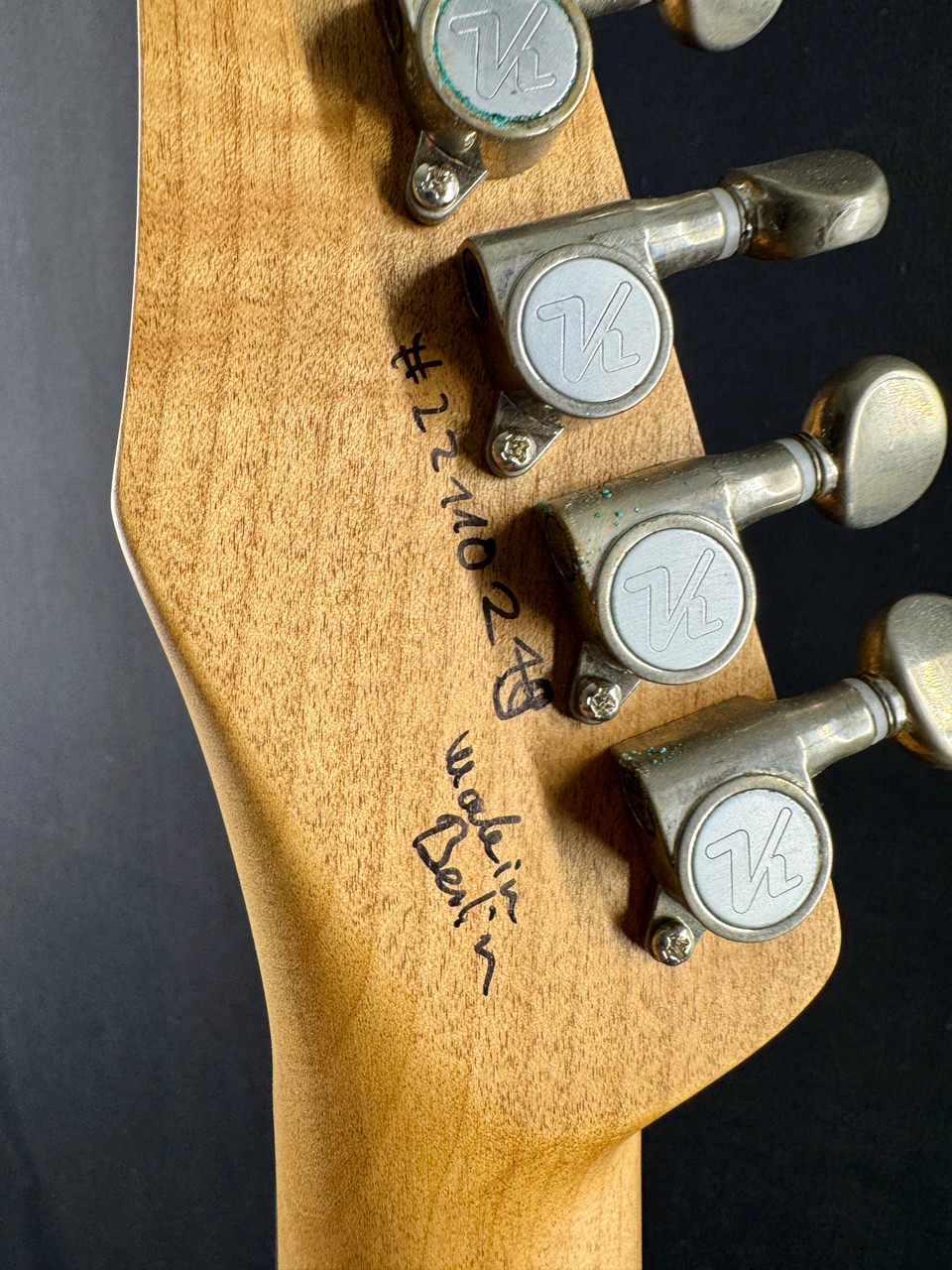 Preowned K'Mo Berlin Bolt in Antique Faded Gold