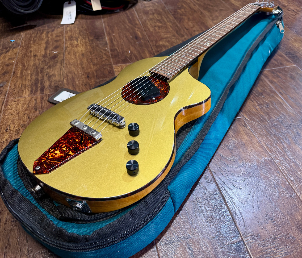 Preowned Rick Turner Model 1 in Gold Top
