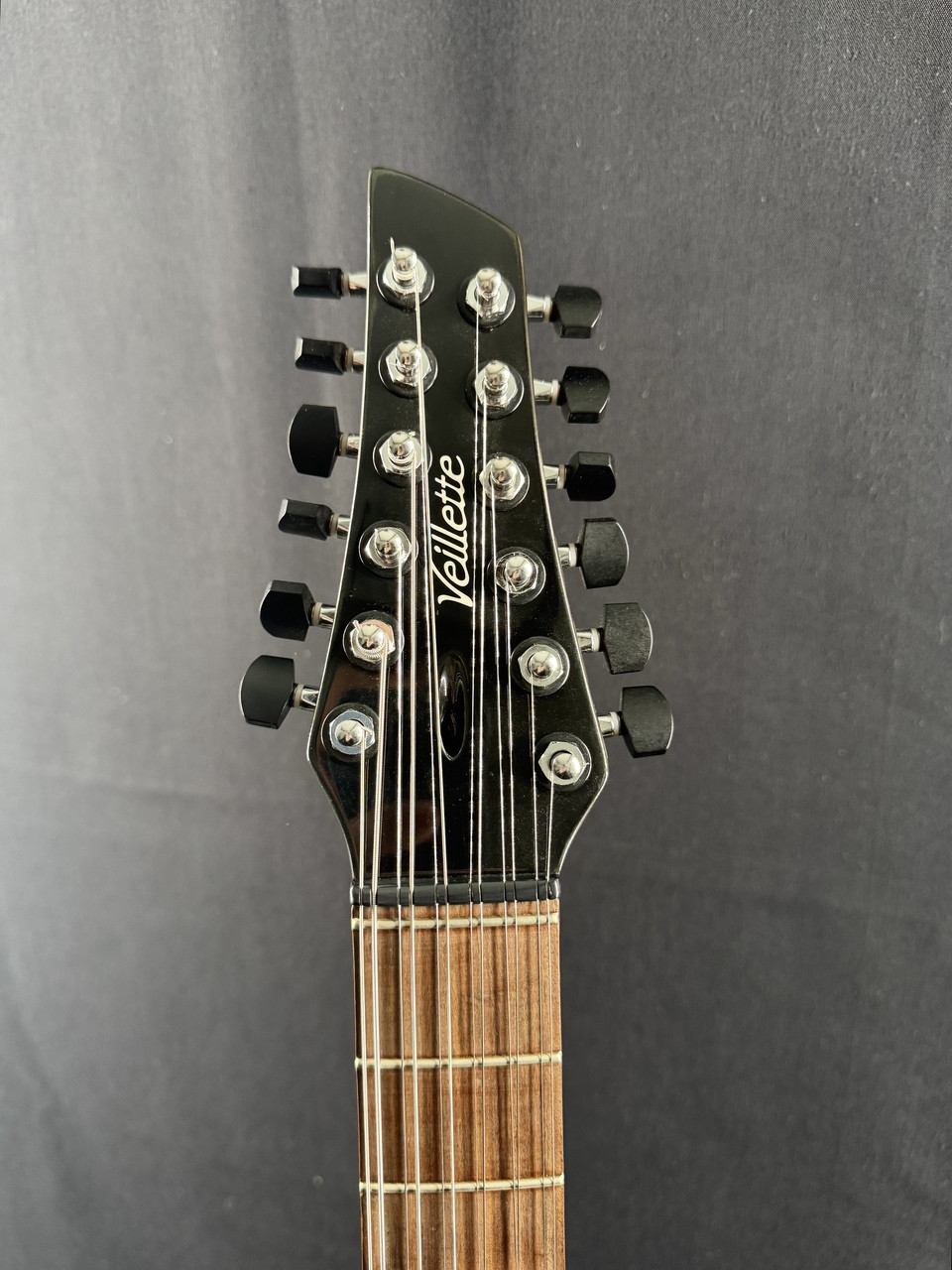 Preowned Veillette Short Scale 12 String in Light Burst