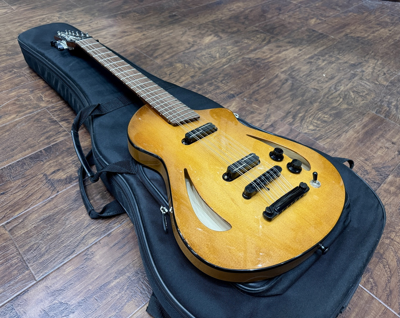 Preowned Veillette Short Scale 12 String in Light Burst
