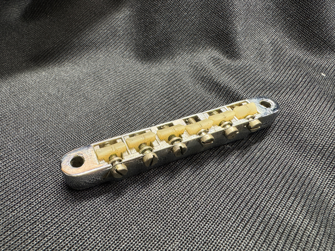 Gibson Trini Lopez Standard 1967 - Transparent Cherry (Geo's Vault Collection) bridge detail