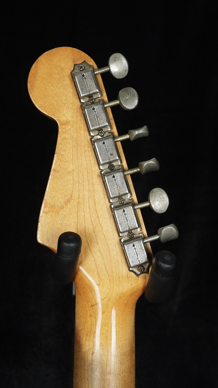 Vintage Fender 1960 Stratocaster in Sunburst Vintage Fender 1960 Stratocaster in Sunburst