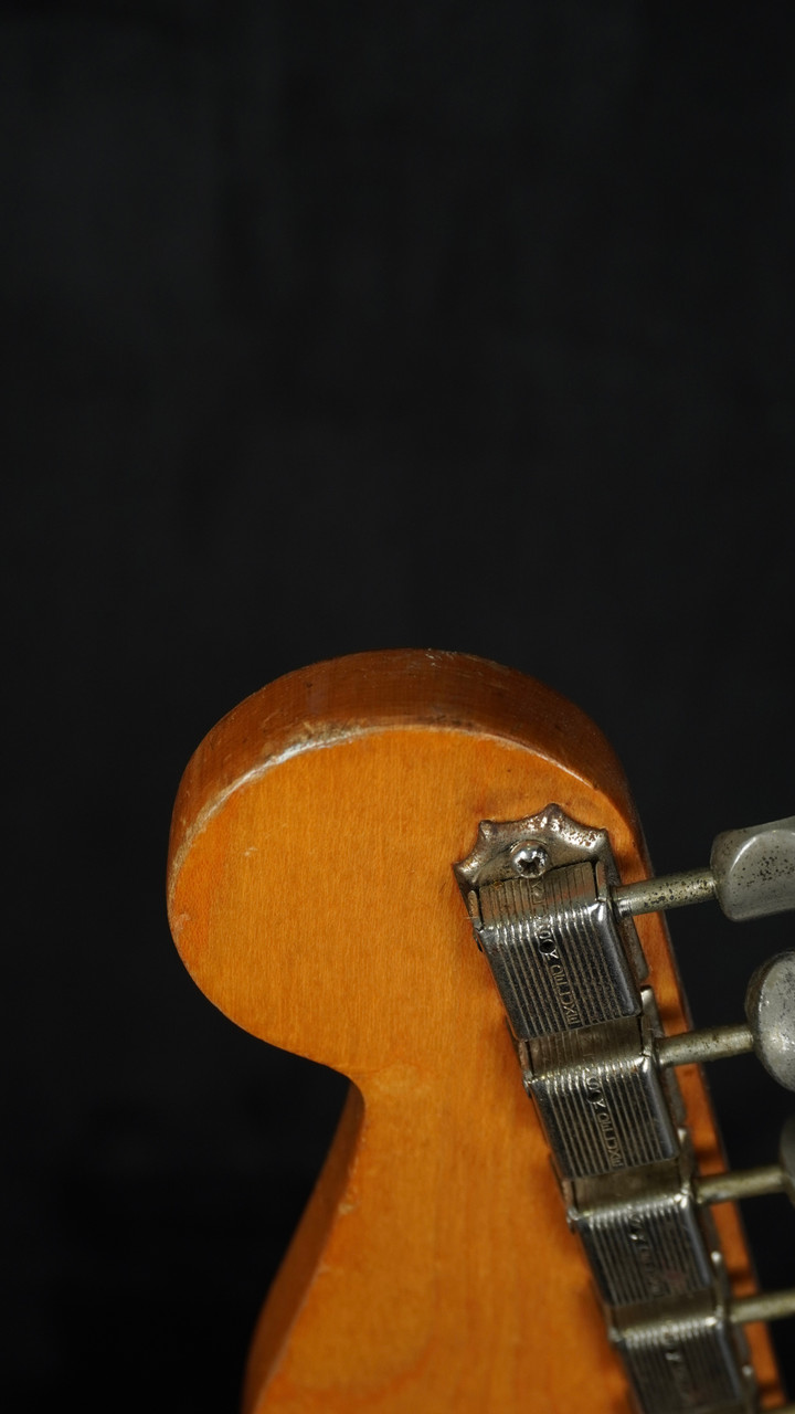 Vintage Fender 1960 Stratocaster in Sunburst Vintage Fender 1960 Stratocaster in Sunburst