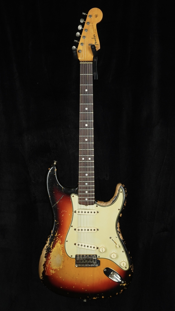 Vintage Fender 1964 Stratocaster in Sunburst Vintage Fender 1964 Stratocaster in Sunburst