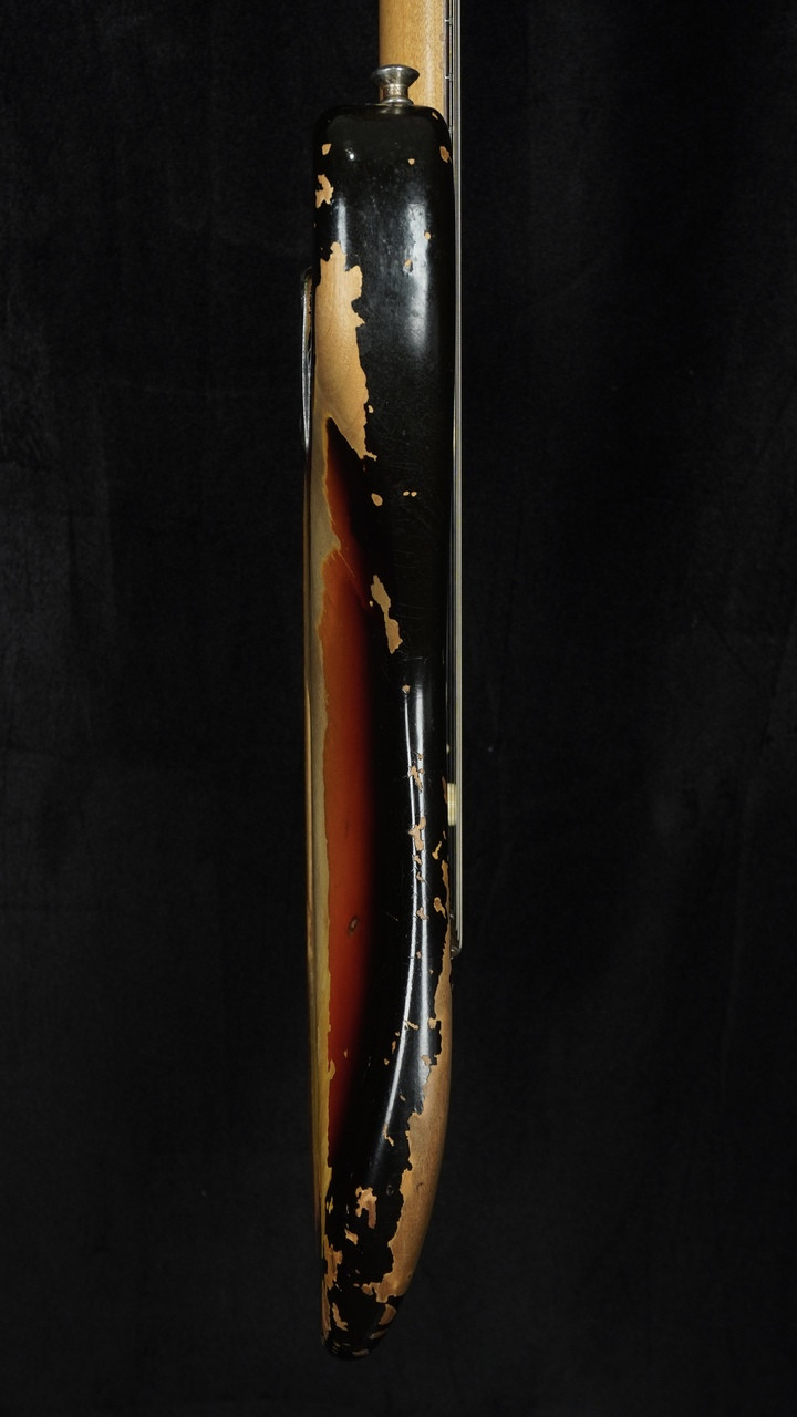 Vintage Fender 1964 Stratocaster in Sunburst Vintage Fender 1964 Stratocaster in Sunburst