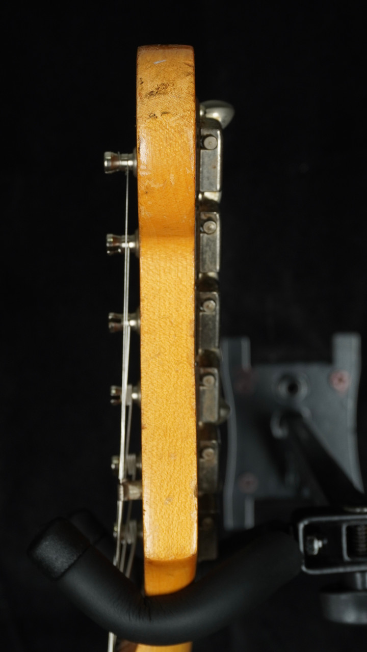 Vintage Fender 1964 Stratocaster in Sunburst Vintage Fender 1964 Stratocaster in Sunburst