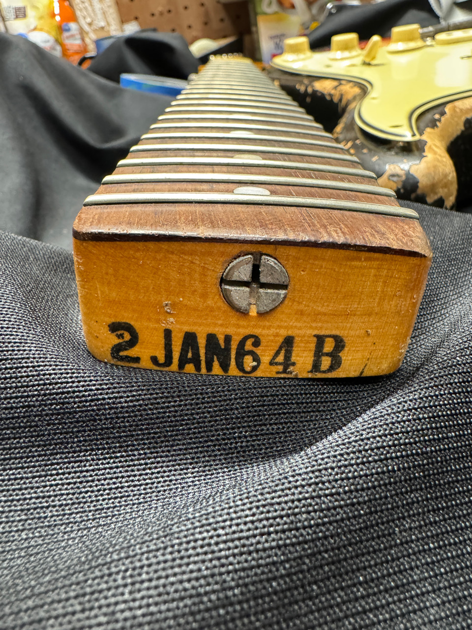 Vintage Fender 1964 Stratocaster in Sunburst