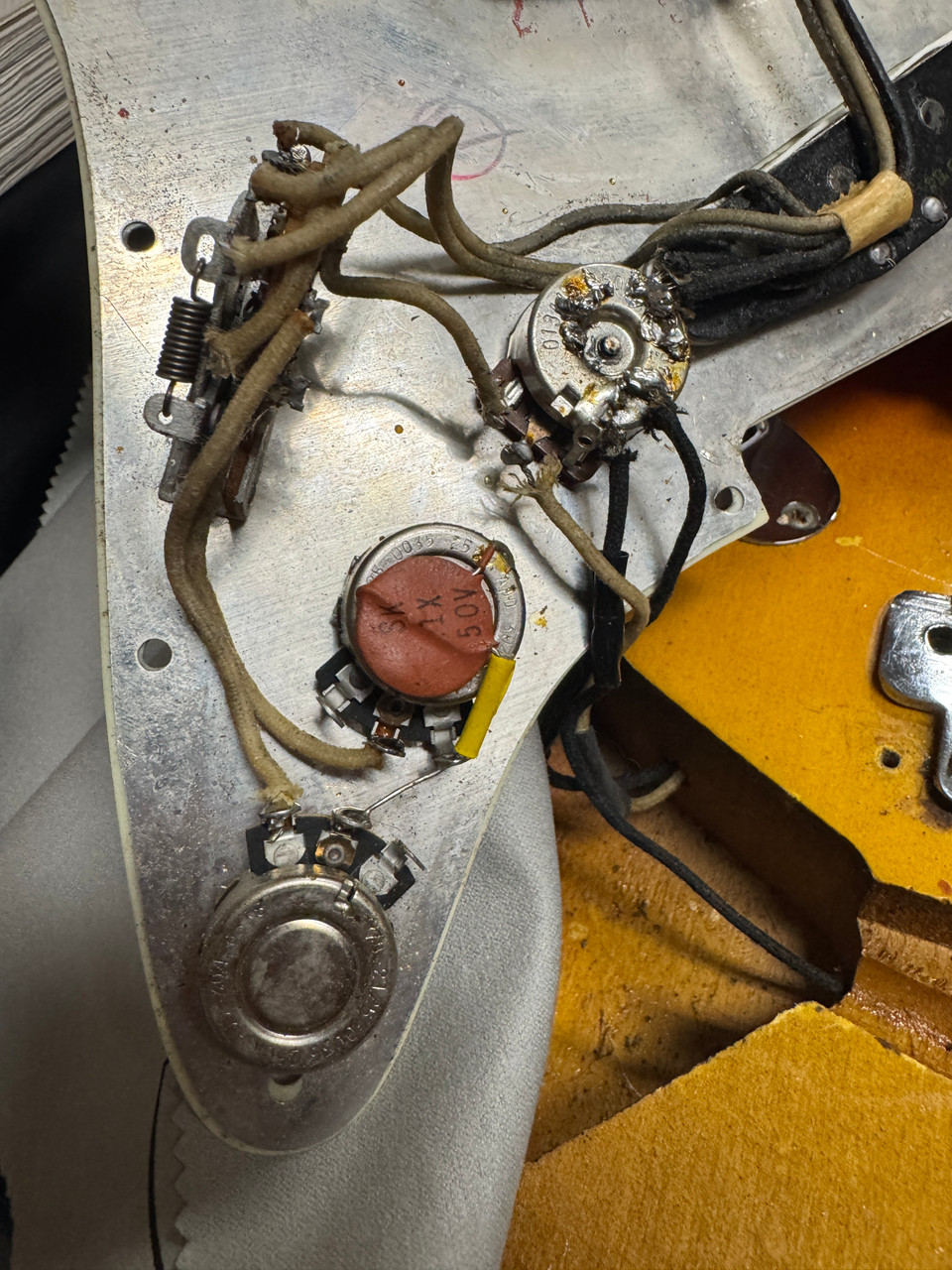 Vintage Fender 1964 Stratocaster in Sunburst