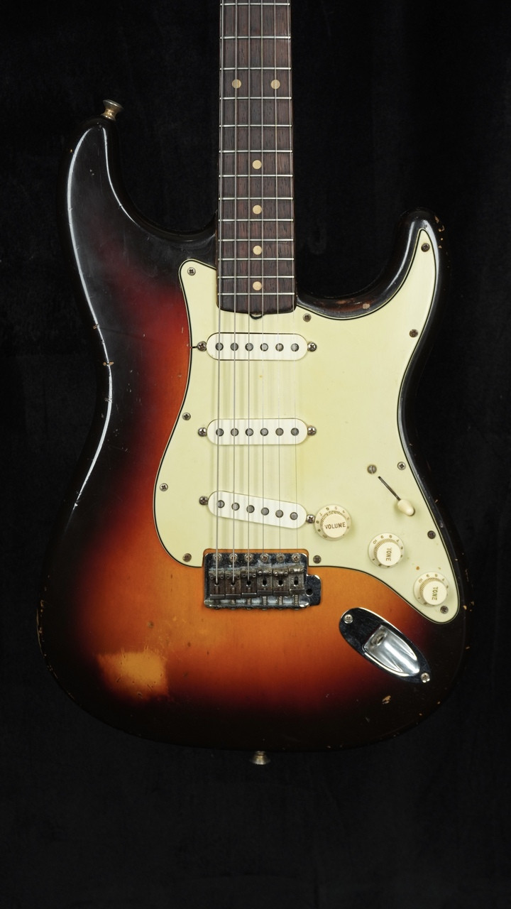 Vintage Fender Stratocaster 1961 in Sunburst Vintage Fender Stratocaster 1961 in Sunburst