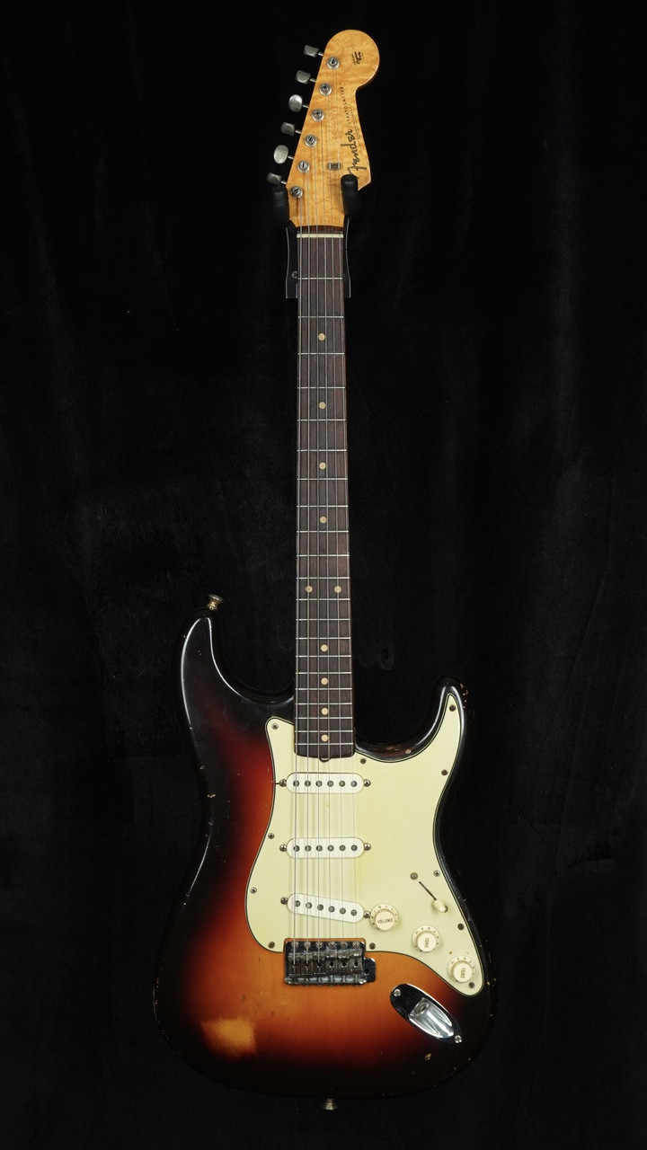 Vintage Fender Stratocaster 1961 in Sunburst Vintage Fender Stratocaster 1961 in Sunburst