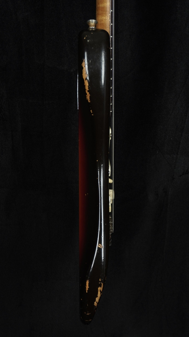 Vintage Fender Stratocaster 1961 in Sunburst Vintage Fender Stratocaster 1961 in Sunburst