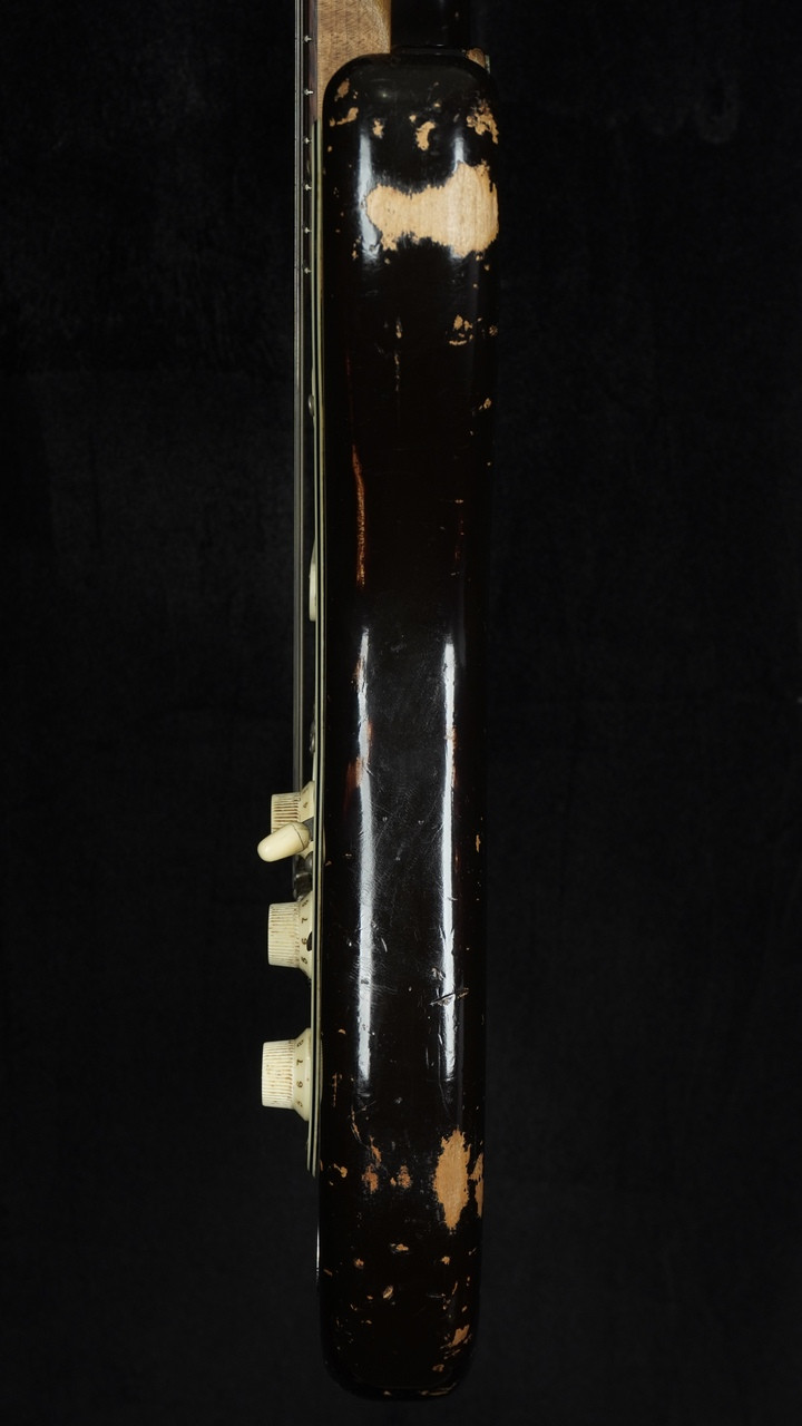 Vintage Fender Stratocaster 1961 in Sunburst Vintage Fender Stratocaster 1961 in Sunburst