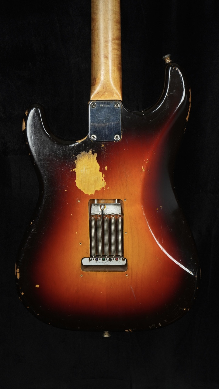 Vintage Fender Stratocaster 1961 in Sunburst Vintage Fender Stratocaster 1961 in Sunburst